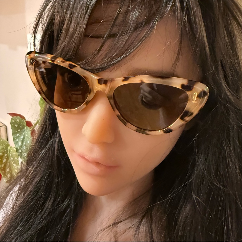 Tortoiseshell Cat-Eye Sunglasses - Brown Lenses - Picture 11 of 16
